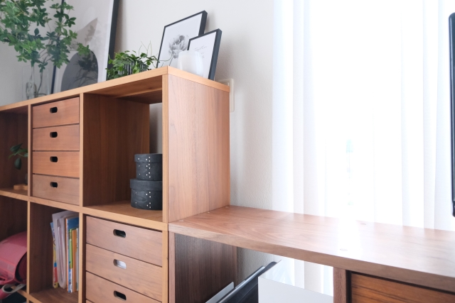 無印スタッキングシェルフ』追加で、テレビボード兼収納スペースが増加