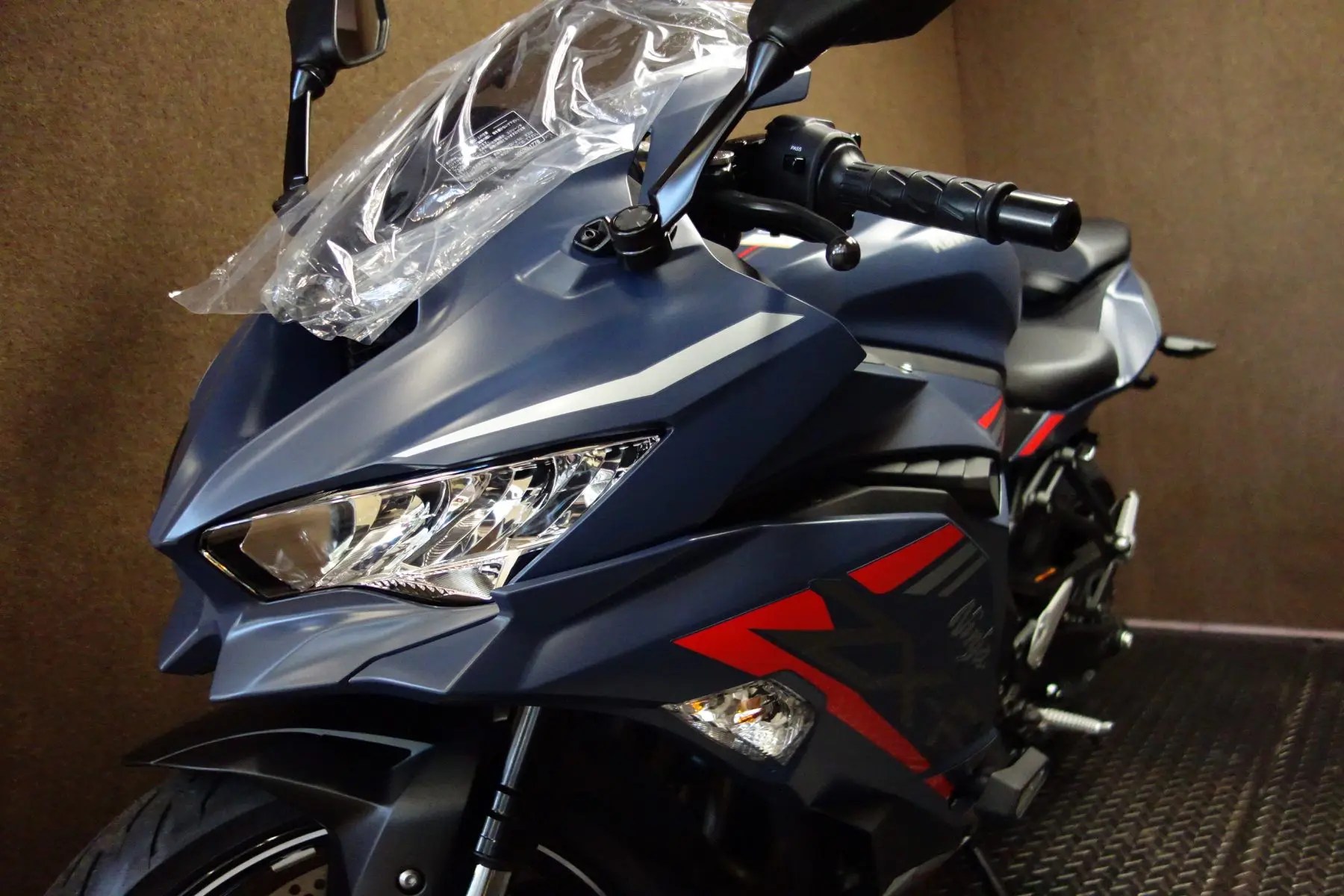 またまたKAWASAKIが熱い！ZX-25R SEﾆｭｰｶﾗｰ入荷！！｜バイク・自転車の