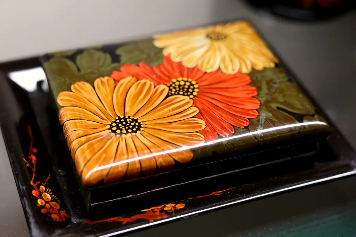 八雲塗りの伝統と技術を現代に合わせて昇華させ、独自の発想で挑み