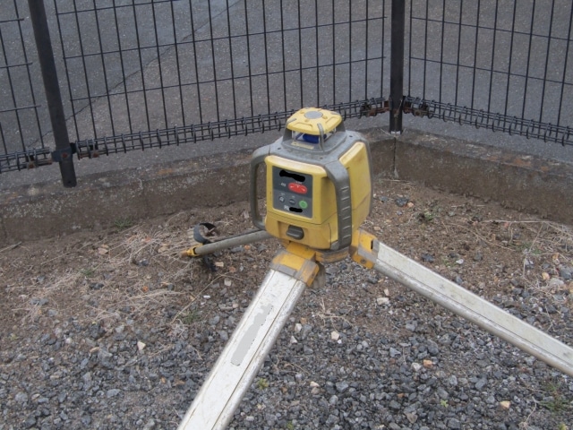 高さや水平はどうやって出している？測量機器（レベル）や道具を紹介