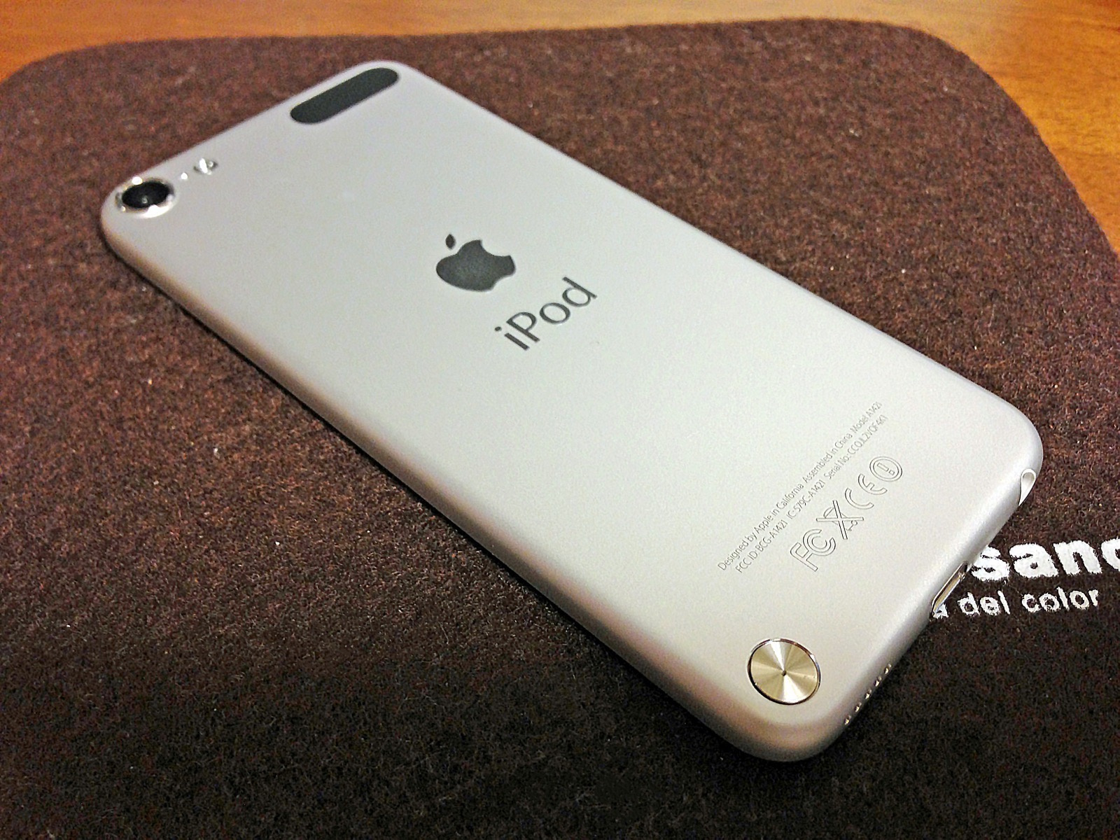 iPod touch 第5世代 MD720J/A 32GB ホワイト＆シルバー購入