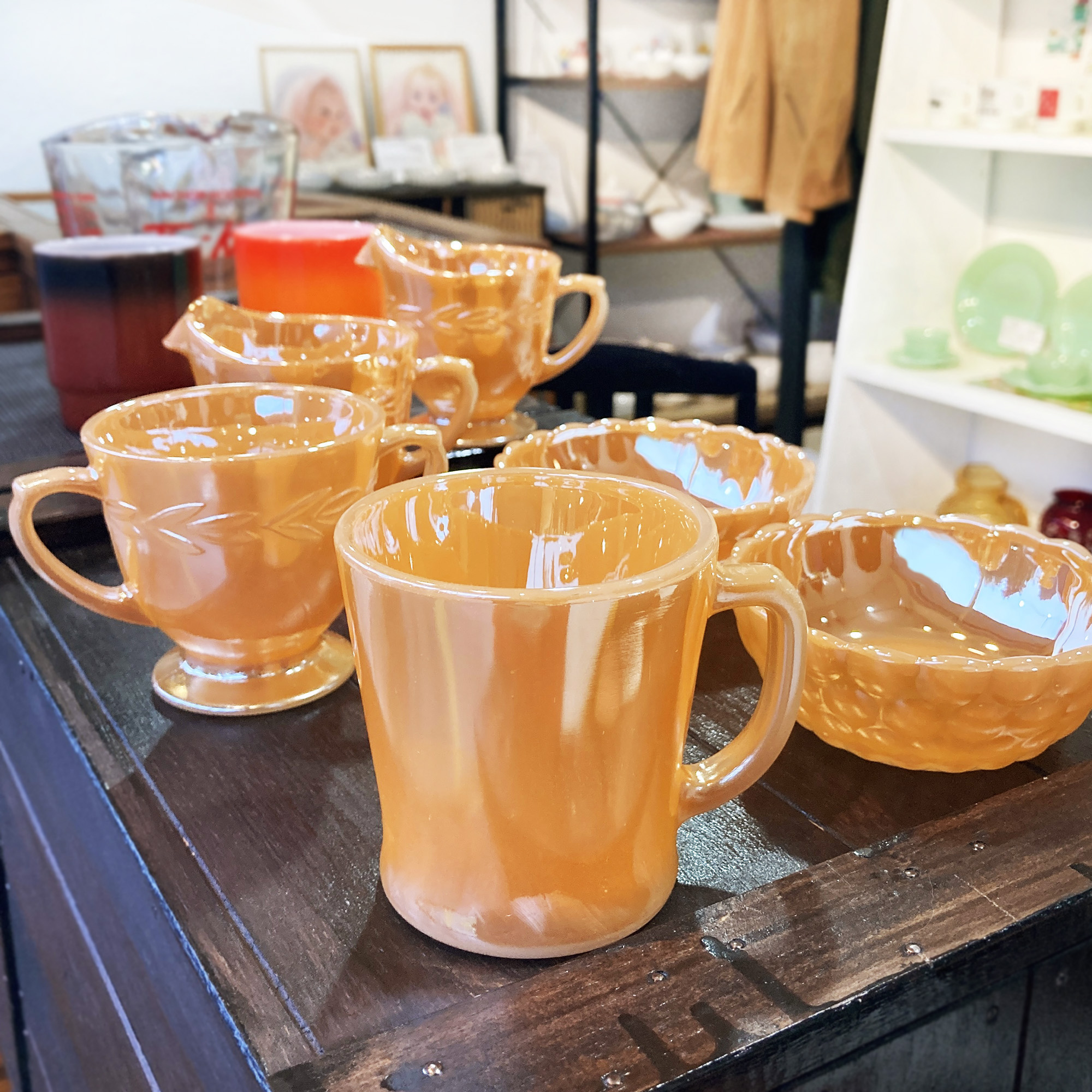 Fire-king 1960年代製造ピーチラスターのキラキラ食器たち | マメチコ