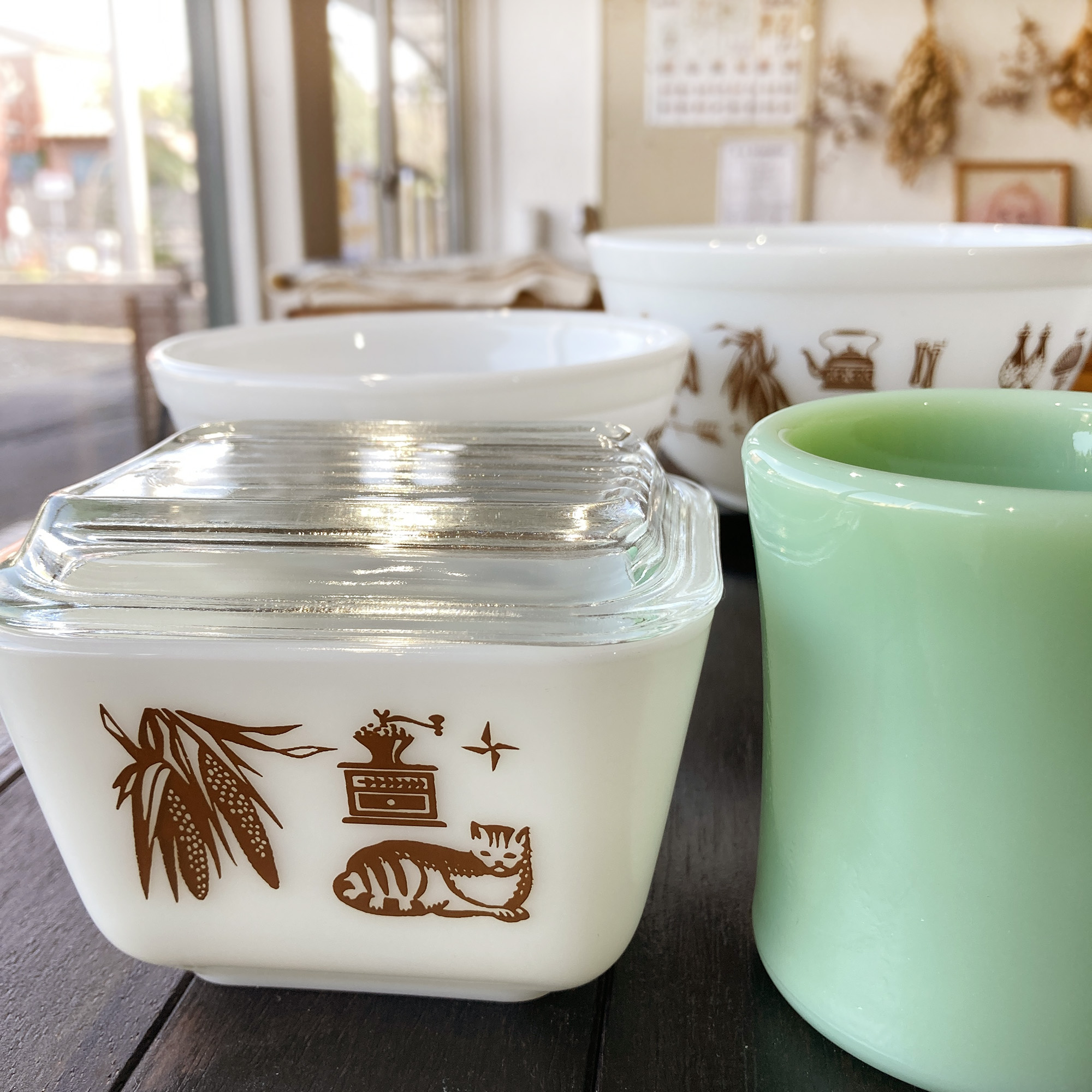 オールドパイレックス アメリカの古き良き家庭が垣間見える、猫のいる