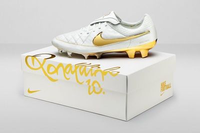 全世界3000足限定 9月3日発売予定（直）Nike Tiempo Legend 'Touch of