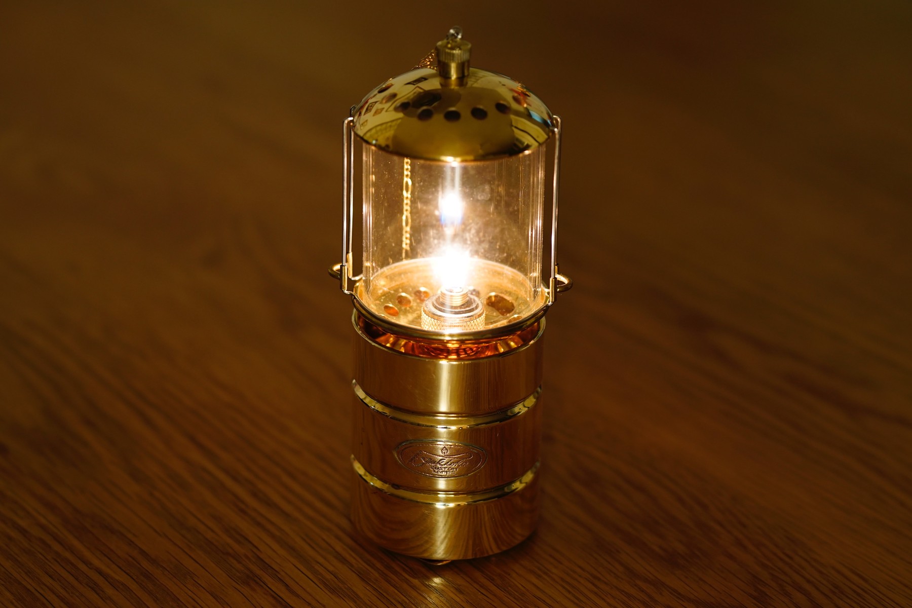 秋の夜長に雪丘工房・灯油ランタンを磨く