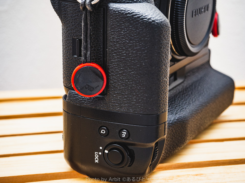 FUJIFILM X-T3用】縦位置バッテリーグリップVGーXT3レビュー: ホールド