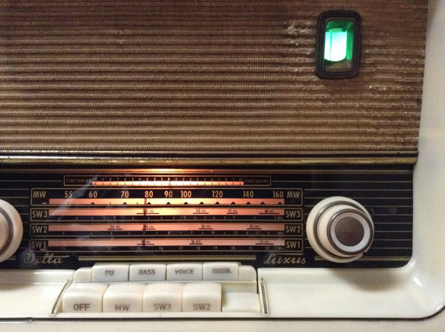 LOEWE OPTA」レトロ真空管ラジオの感度が素晴らしい | 超入門：真空管