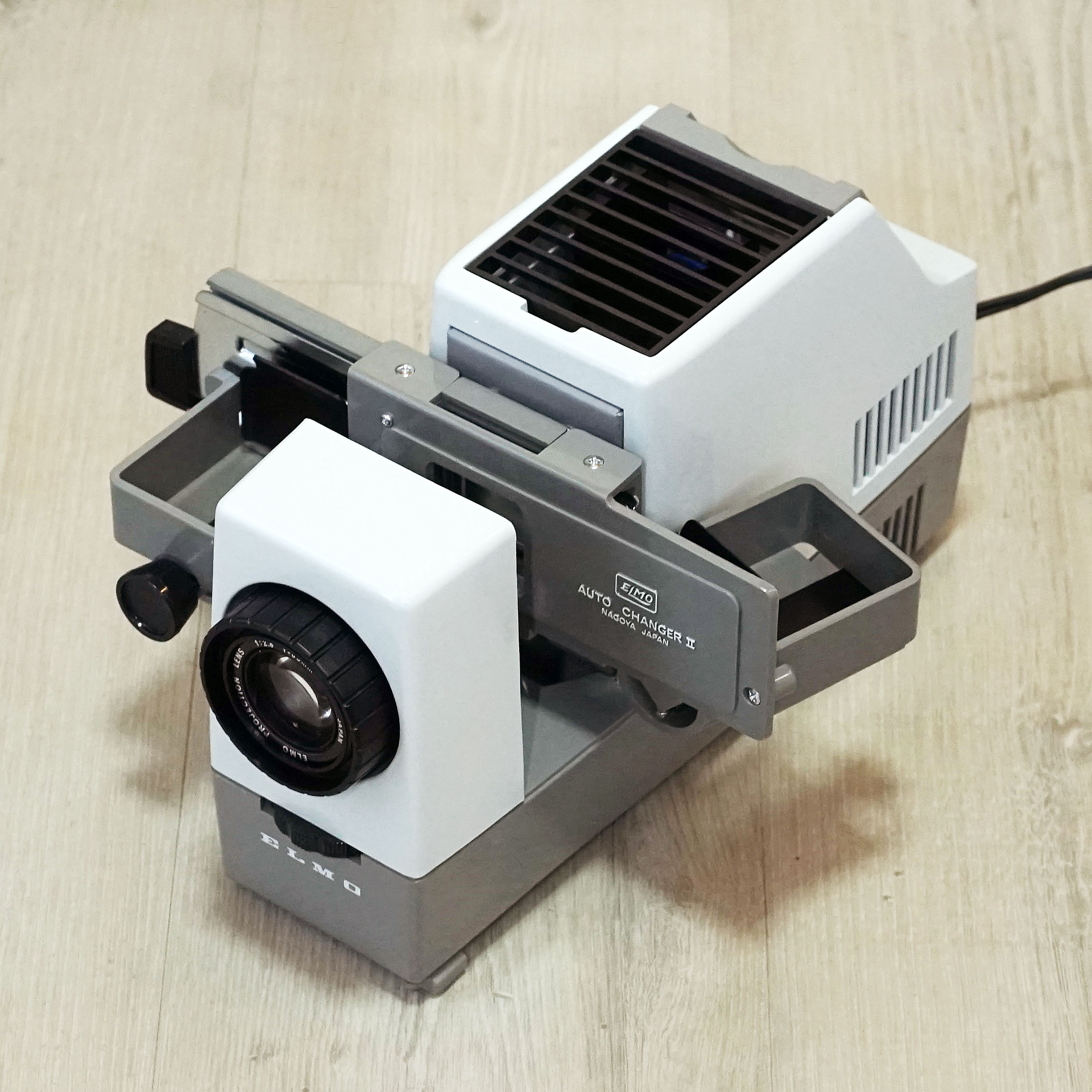 売り切れ ELMO SLIDE PROJECTOR S-300（中古 スライド プロジェクター