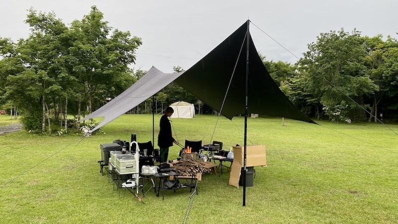 焚き火OKな遮光・撥水性抜群のタープMac oneをレビュー！収納方法や