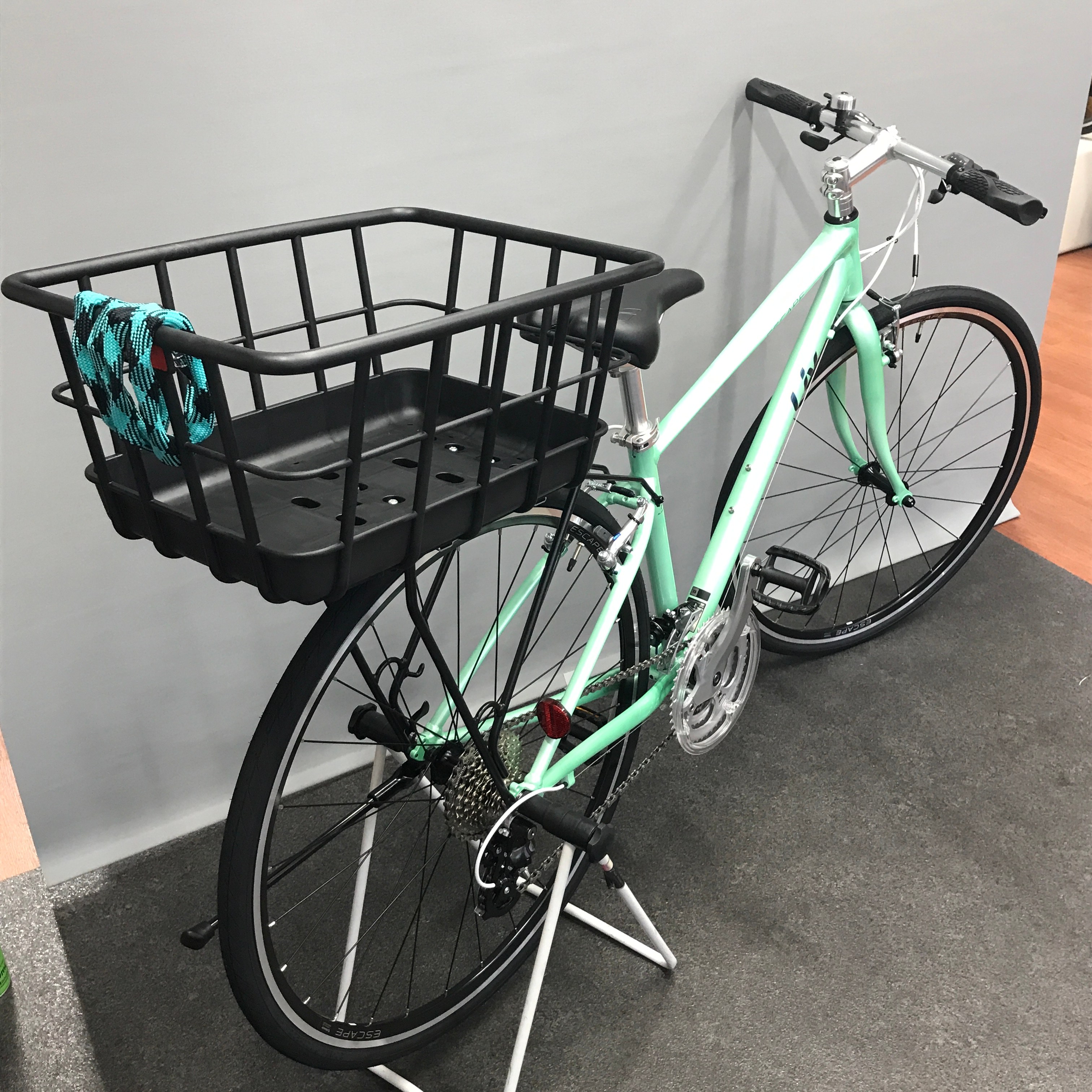 ESCAPE R3にリアバスケットを取り付け │ 輪心（わごころ） -GIANT EXP