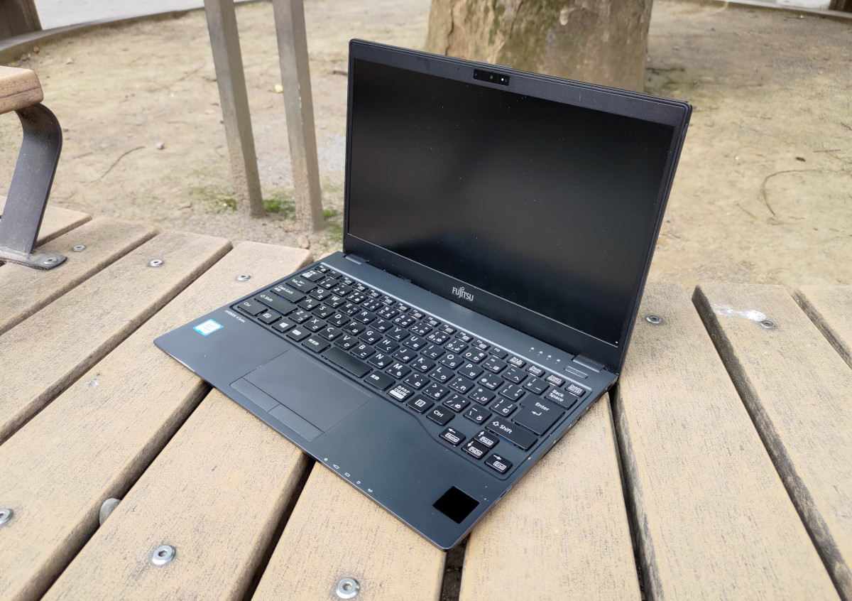 富士通 LIFEBOOK U938T(法人向けモデル、個人向けだとUHシリーズ）の
