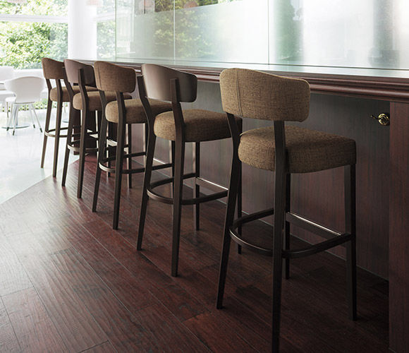 本日納品の店舗家具 柔らかなシートで安心感のある座り心地が人気の