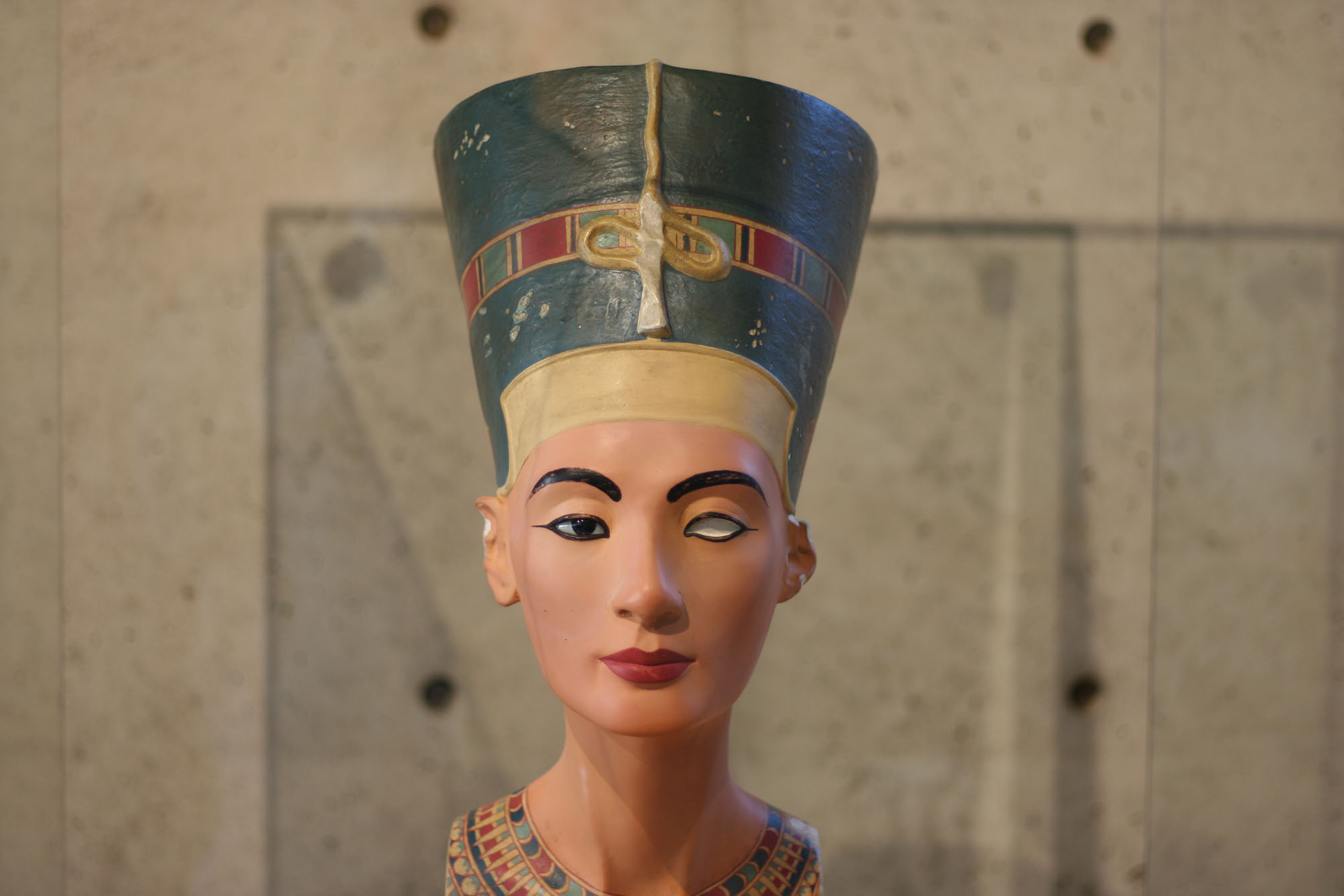 王妃ネフェルティティ | ルーブル彫刻美術館