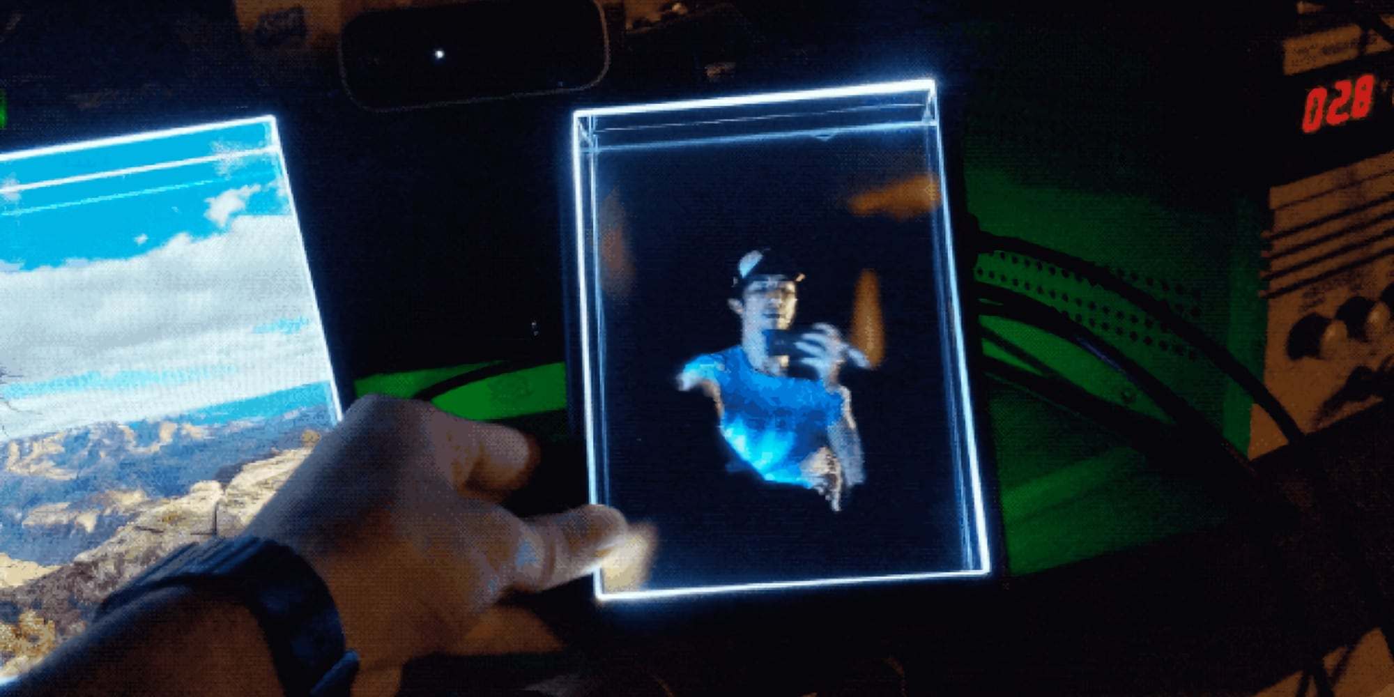 これはヤバい！手持ちサイズのホログラフィックディスプレイ、Looking