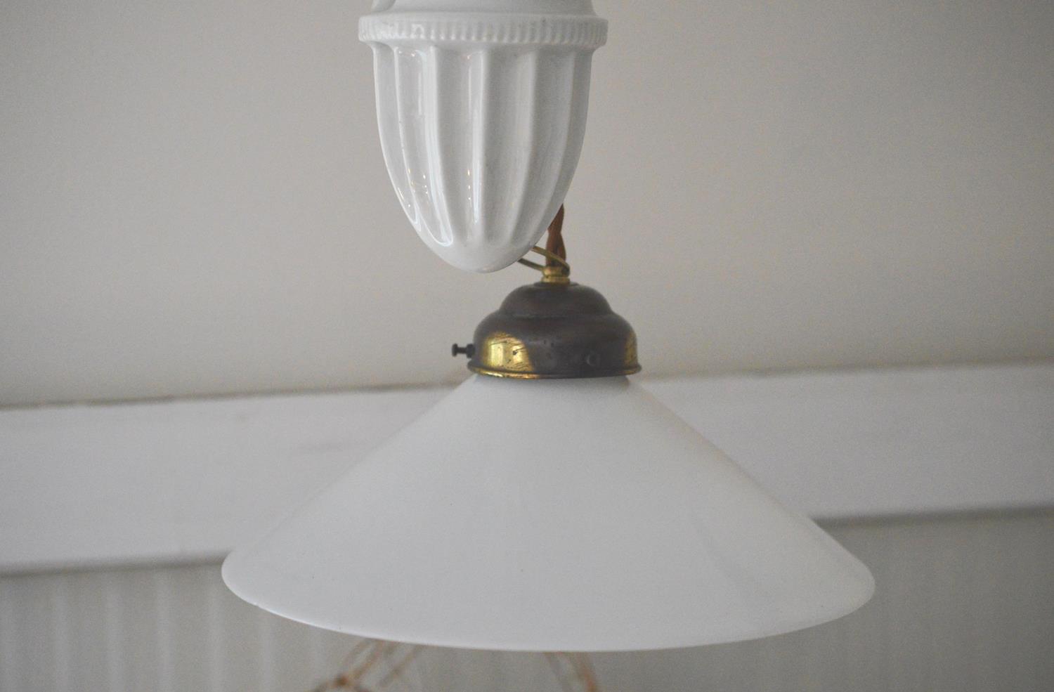 ミルクガラスの滑車付きペンダントランプ France – Tsubame Märkt