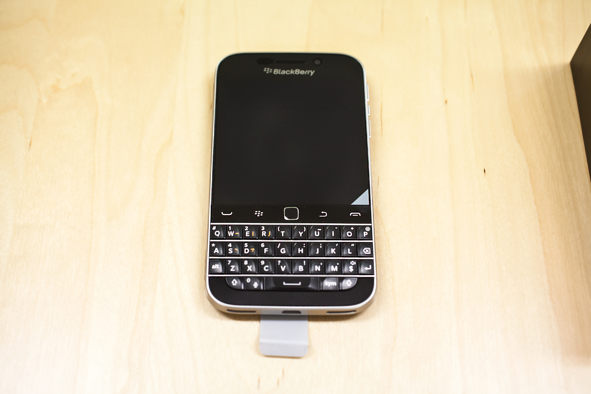 BlackBerryファン待望のBlackBerry Classicが到着したので開封式