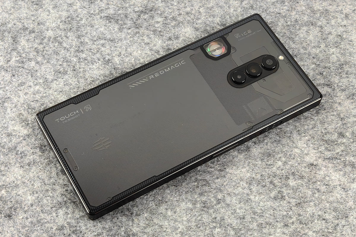 光る回転ファン搭載のゲーミングスマホ「REDMAGIC 8S Pro」をチェック