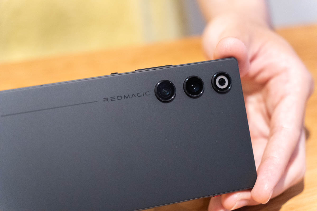 安価だけど力持ち！REDMAGIC最新ゲーミングスマホ「RED MAGIC 10 Air