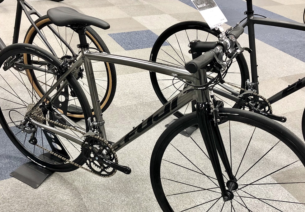 FUJI 2020 MADCAP フラットバーロードという選択 | TWOPEDAL (ツーペダル)