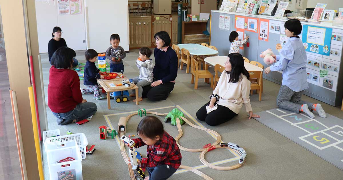 親子が一緒に遊んだり、ゆっくりと過ごせる地域子育て支援拠点「くる