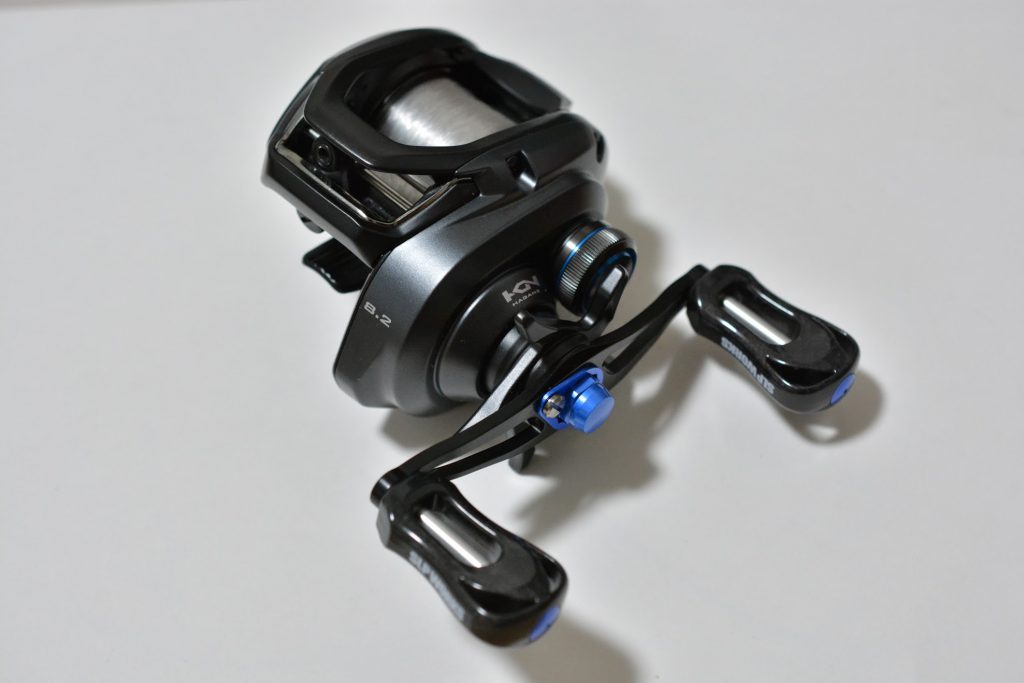 シマノSLX MGL カスタム。マットブラックとブルーアルマイトを活かすぜ