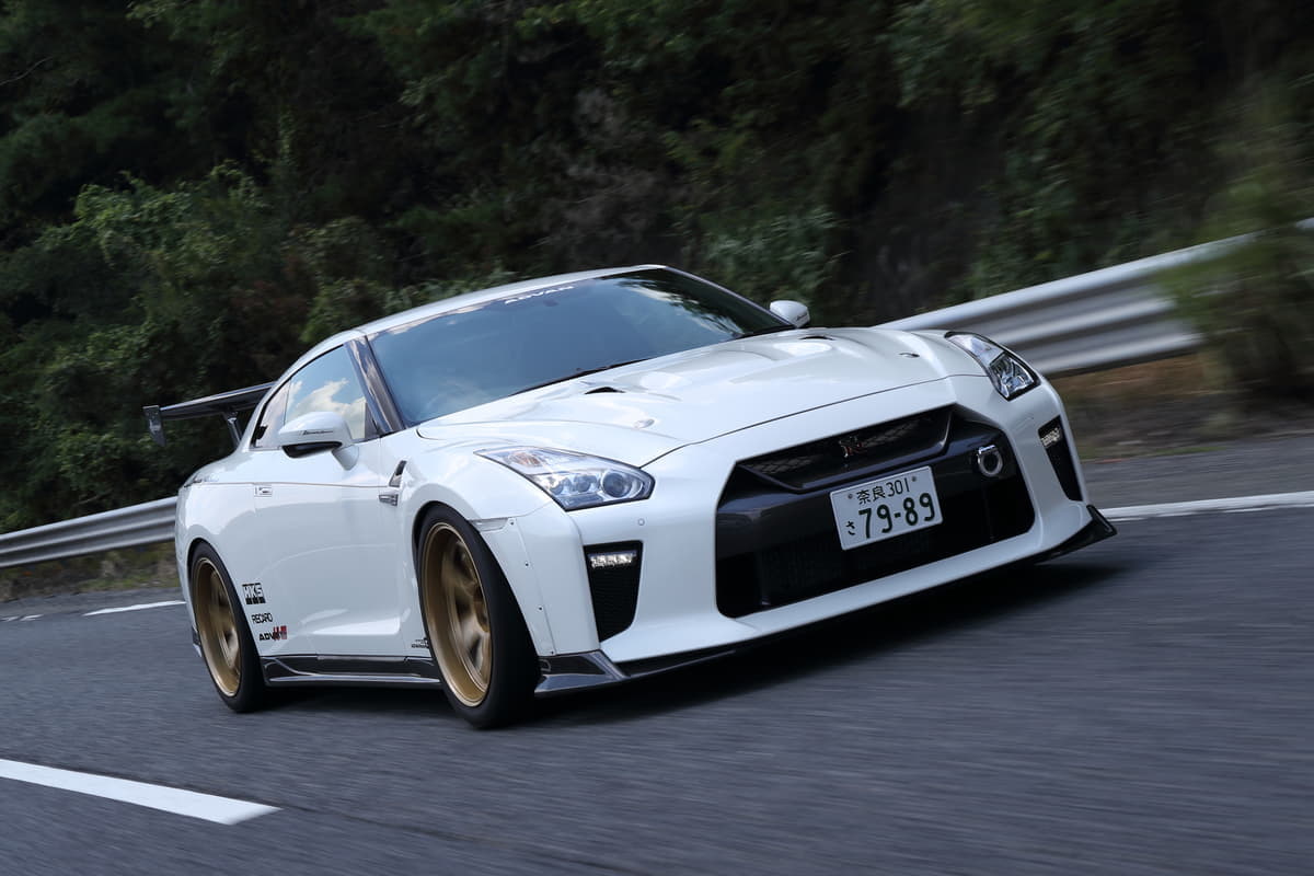 公道を走行できるセミスリックタイヤ「ネオバをも凌駕するアドバンA052