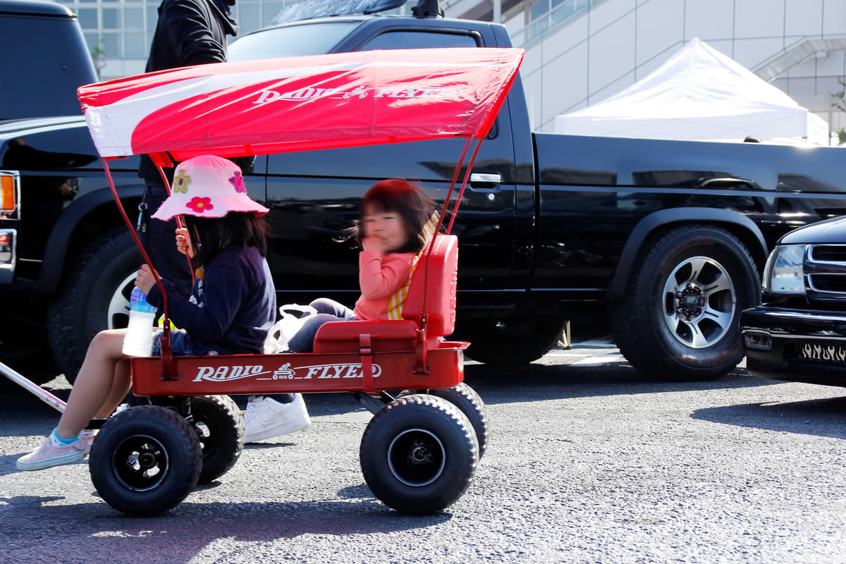 マフラー装着！ シャコタン化！ クルマ好きがドハマリする台車「ラジオ