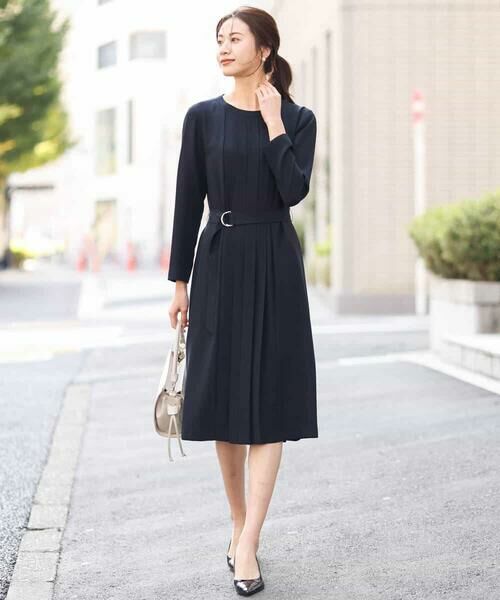 サテンジョーゼット プリーツワンピース （ロング・マキシ丈ワンピース