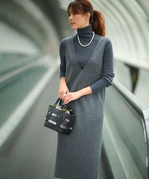 セール】 【WEB限定カラーあり】ウール圧縮スムース Vネック