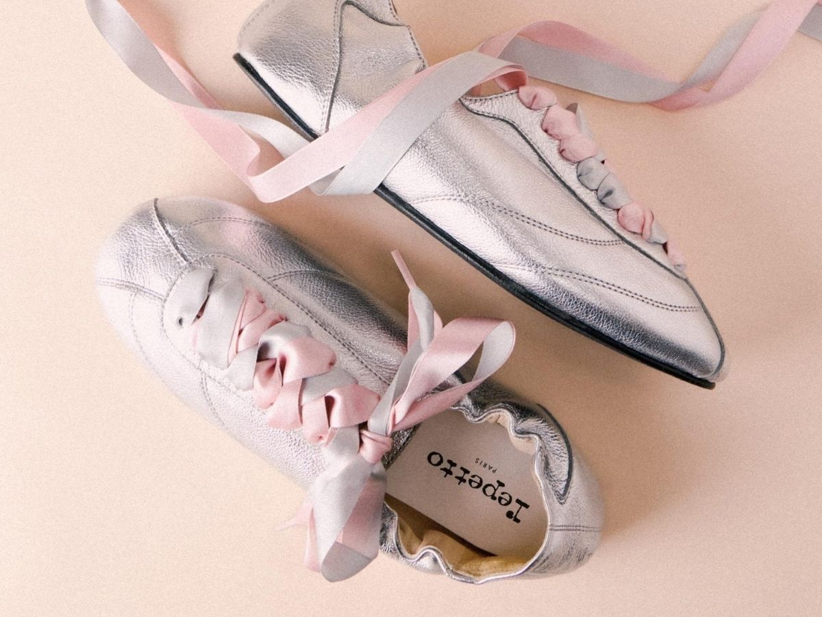 バレエシューズ風スニーカー】はキレイめ派におすすめ！レペットの新色