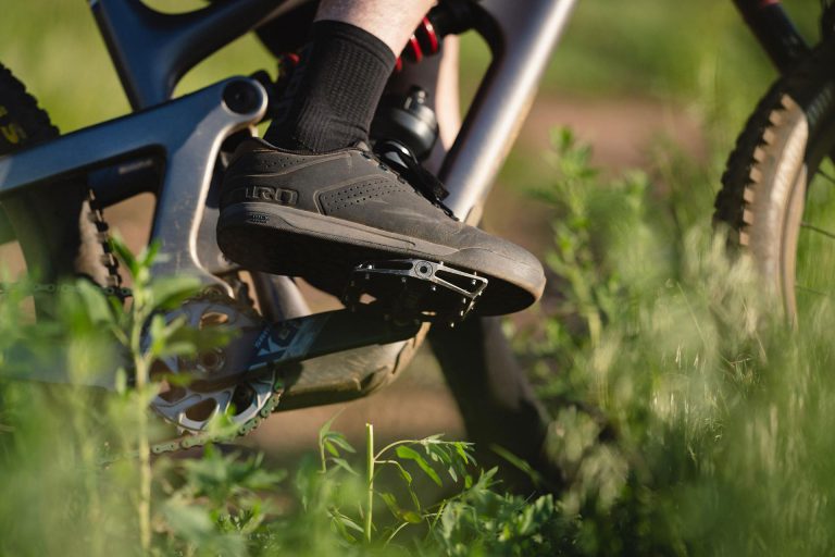 GIRO フラットペダル用NEW シューズ “LATCH” （ラッチ）登場!! | GIRO