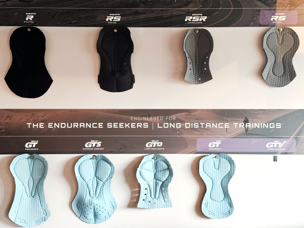 アソスショーツ要のパッド。レース向けとサイクリング向けのパッドは何