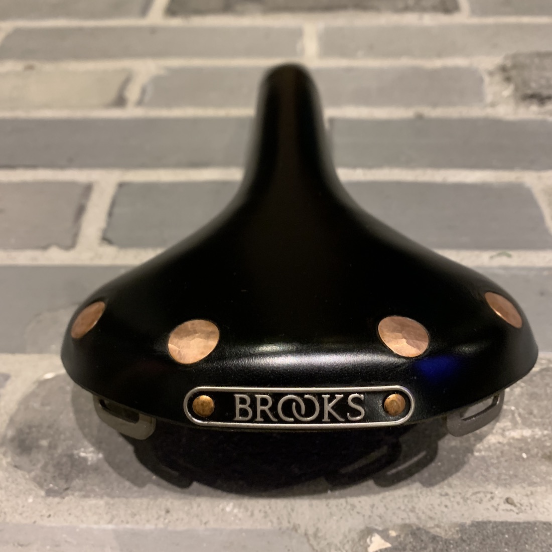 SADDLE CAREKITにプレミアム版が新登場 - BROOKS ブルックス公式サイト