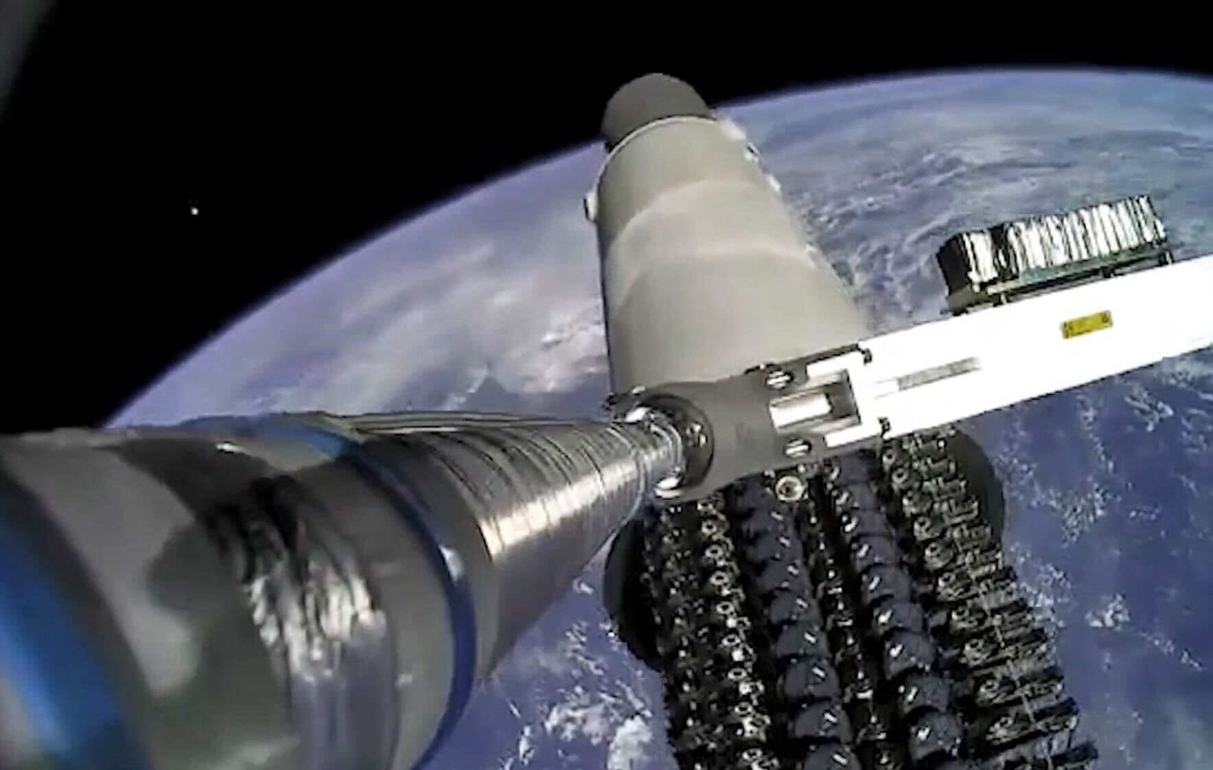 SpaceX begins launching V2 Mini Starlink satellites