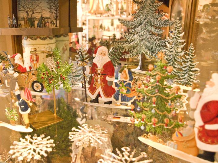 クリスマスの飾りに♪ ドイツのおもちゃ村から届く木の人形たち