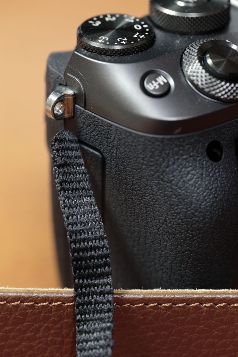 注目製品レビュー〜キヤノン EOS M5編〜】vol.2「トラブル発生！ネック