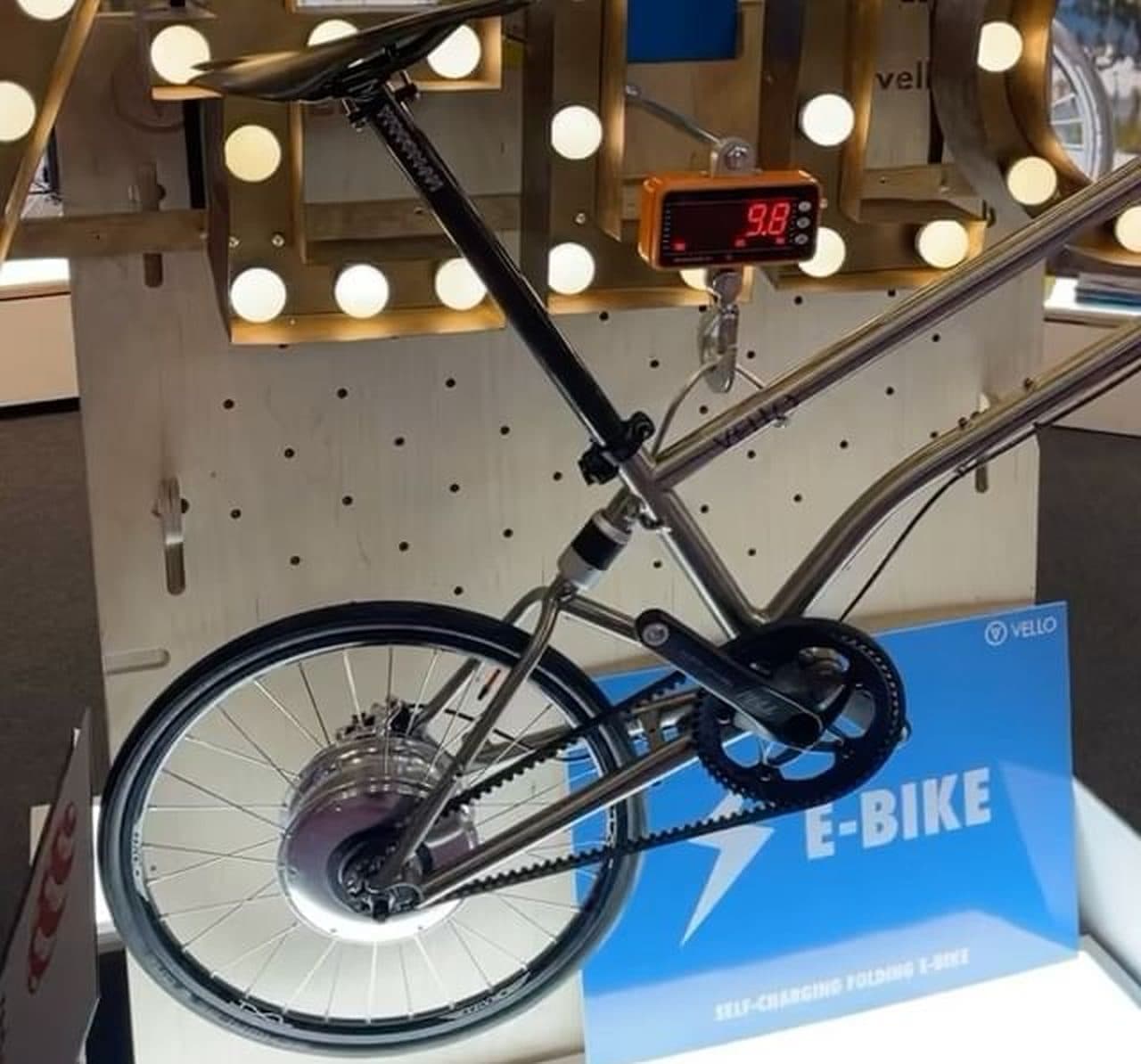 充電がほぼ不要な電アシ”で知られるVELLOが世界最軽量を謳う9.9kgの