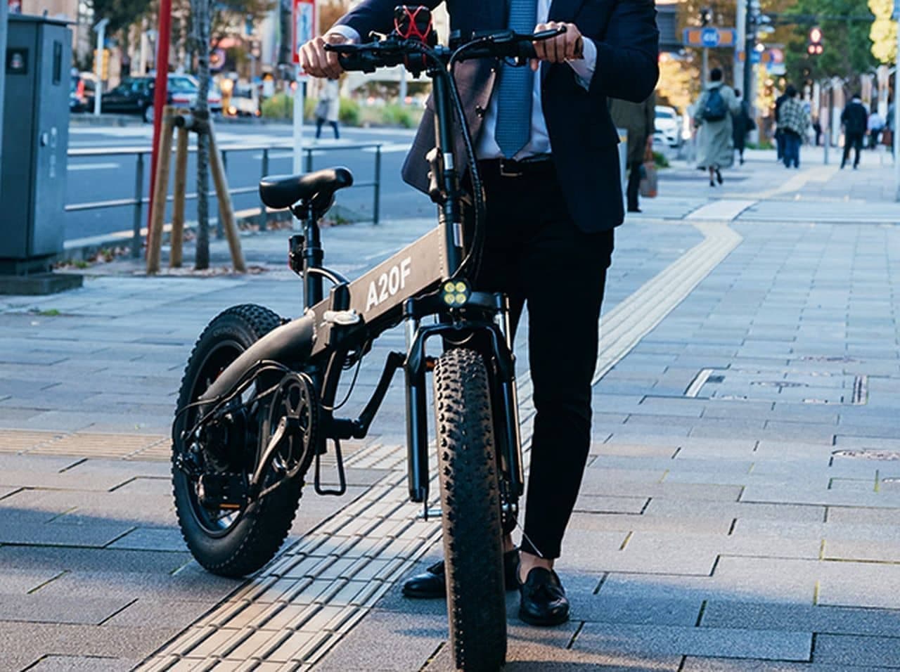 太さ4インチのファットタイヤを装備した電動アシスト自転車 ADO「A20F
