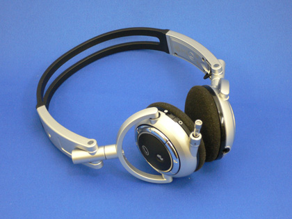 音楽ケータイと使いたいBluetoothヘッドセット「PULSAR 590A」（1/3