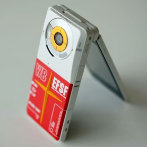 ガンプラ」も付属！ ガンダムの世界観を詰め込んだ「945SH G Ver.GP