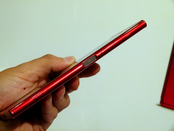 ドコモ、「Xperia XZ Premium」に新色「ロッソ」を追加 10月27日発売