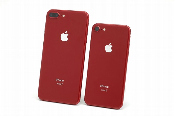 赤というより深紅 「iPhone 8／8 Plus」の「(PRODUCT)RED」を写真で