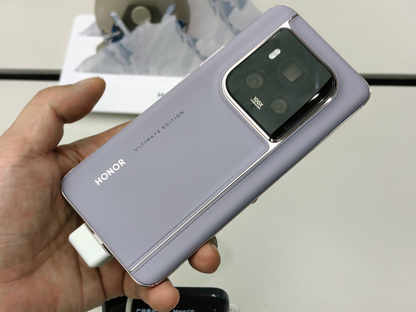 HONORの高級スマホ「Magic6 Ultimate」 重厚感あふれるレザー仕上げが