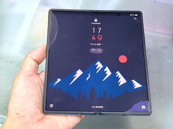 vivoの折りたたみスマホ「X Fold」に触れる ライバルにないメリットと