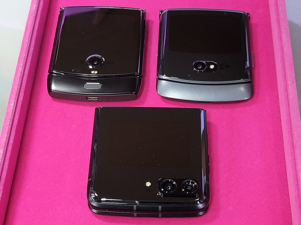 モトローラの新折りたたみスマホ「razr 2022」は何が変わった？ 過去2