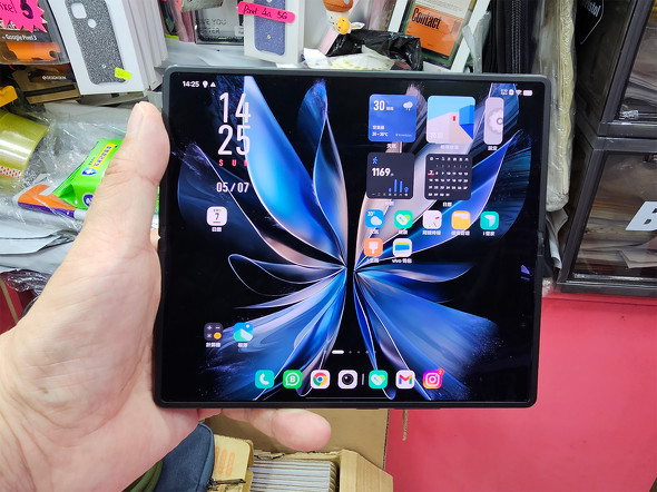 中国vivoの第2世代折りたたみスマホ「X Fold2」登場 先代から約10