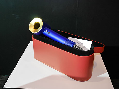 黄金色のドライヤーはジェームズ・ダイソン氏の挑戦状？ - ITmedia NEWS