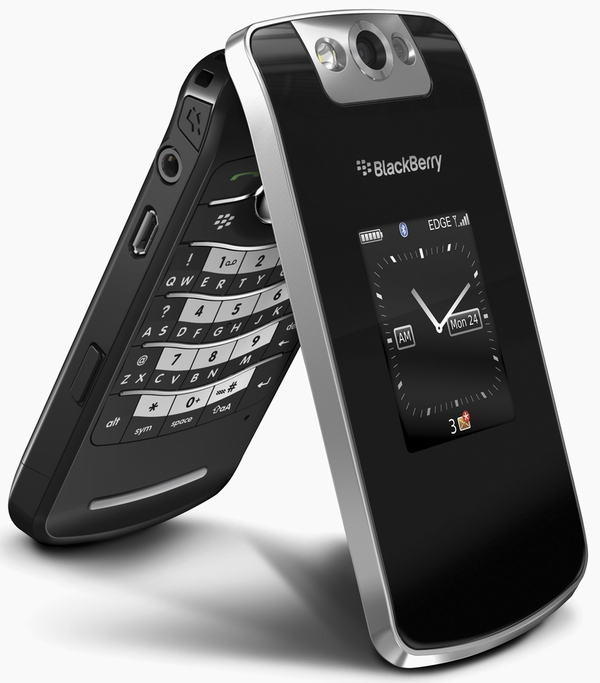 初の折りたたみ式BlackBerry、「BlackBerry Pearl Flip 8220」が登場
