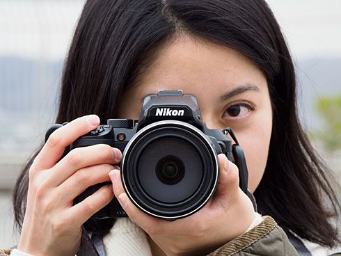 もはや異次元の83倍ズームを搭載した“一応”コンデジ、ニコン「COOLPIX