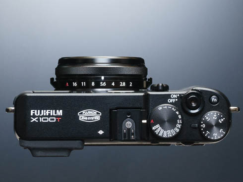 ファインダーで光学像と電子像が見られる新体験――「FUJIFILM X100T